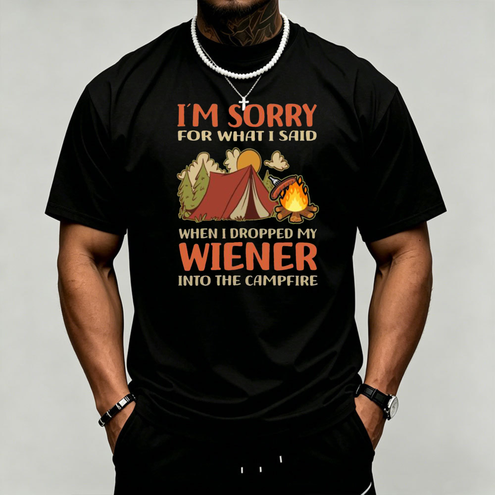 Outdoor Adventure Quotes Short - เสื้อยืดผู้ชายลายกราฟิกแคมป์ปิ้ง Wiener Campfire พร้อมคำคมตลกๆ พิมพ์ลายแขนสั้น เสื้อยืดสำหรับการผจญภัยกลางแจ้ง