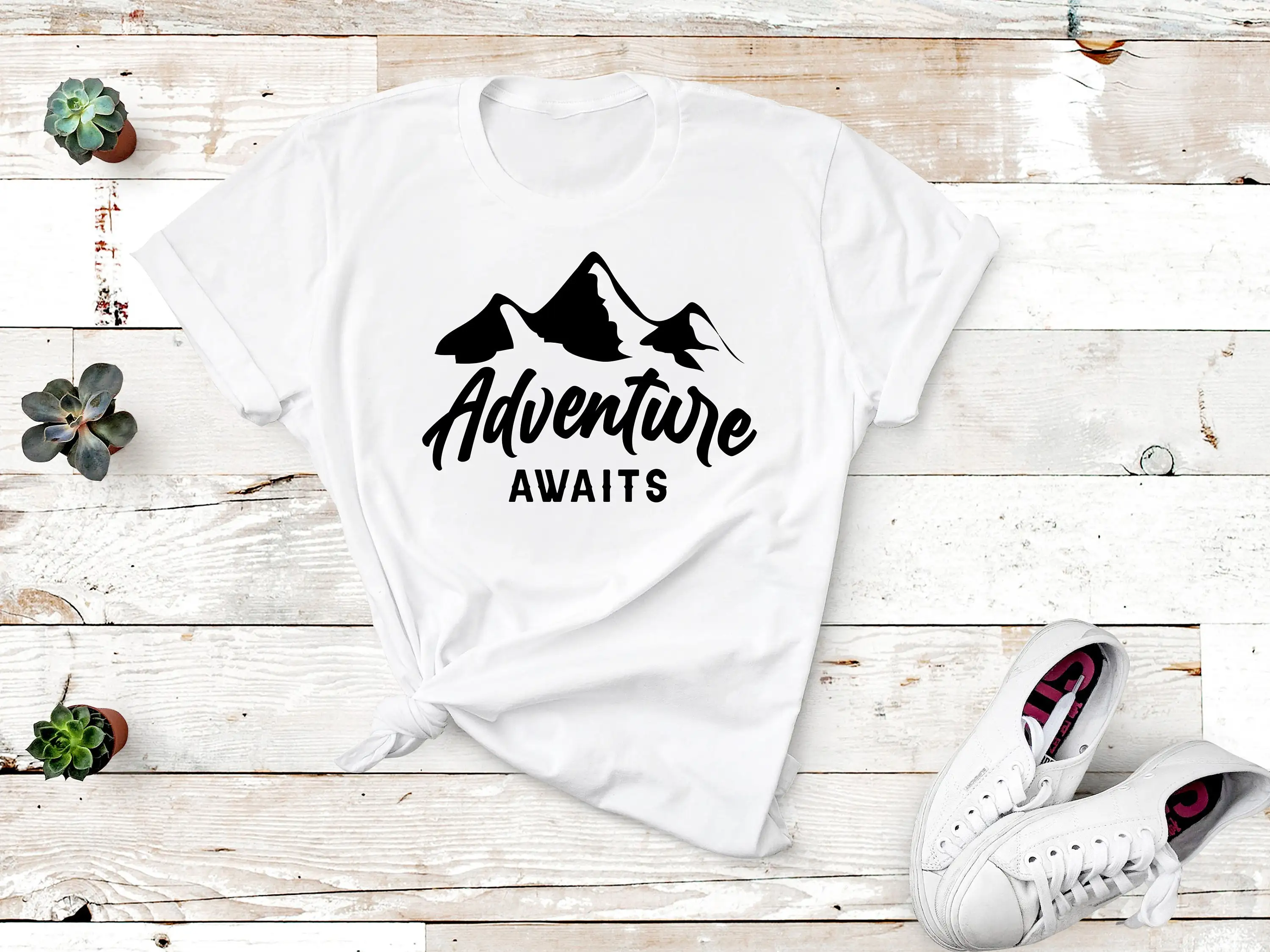 Outdoor Adventure Mountaintop Backpack - การผจญภัยกำลังรออยู่ เสื้อยืดเดินป่า ปีนเขา ตั้งแคมป์ แบ็คแพ็คกิ้ง ความหลงใหลในการเดินทางกลางแจ้ง