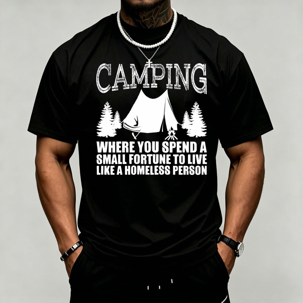 Outdoor Adventure Quotes Short - เสื้อยืดผู้ชายลายต้นสนพร้อมข้อความตลกๆ สำหรับคนรักการตั้งแคมป์ ใส่สบายๆ สำหรับกิจกรรมกลางแจ้งและการผจญภัย